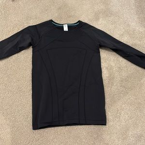 Ivivva kids size 10 black long sleeve swiftly